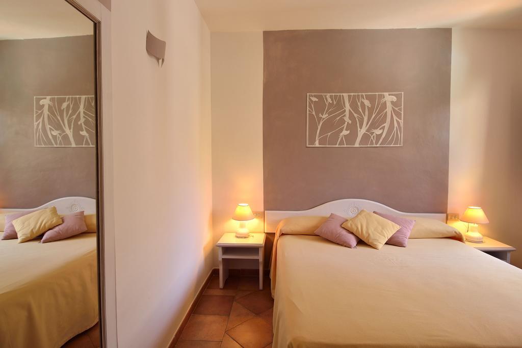 Boutique Hotel Sant'Andrea & Relais سان بانتاليو الغرفة الصورة
