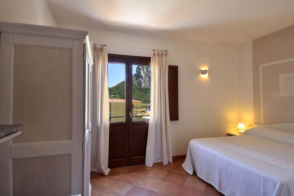 Boutique Hotel Sant'Andrea & Relais سان بانتاليو الغرفة الصورة